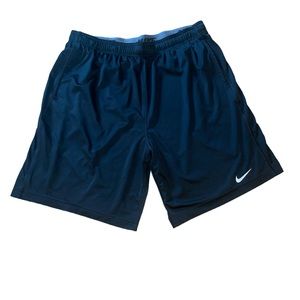 Nike basketball shorts black men’s size Medium